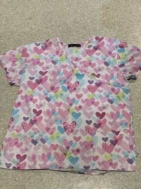 #679 "Cambridge Classics"Heart Print Scrub Top - Pink Multi